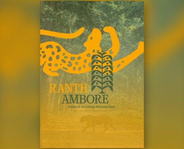 Couverture du livret Ranthambore : léopard illustré en ocre sur photo de forêt